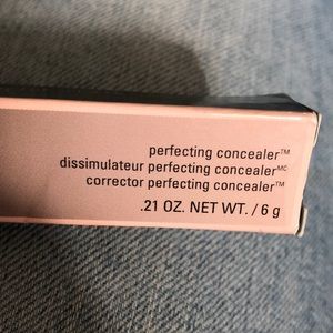 Mary Kay perfecting concealer - light beige